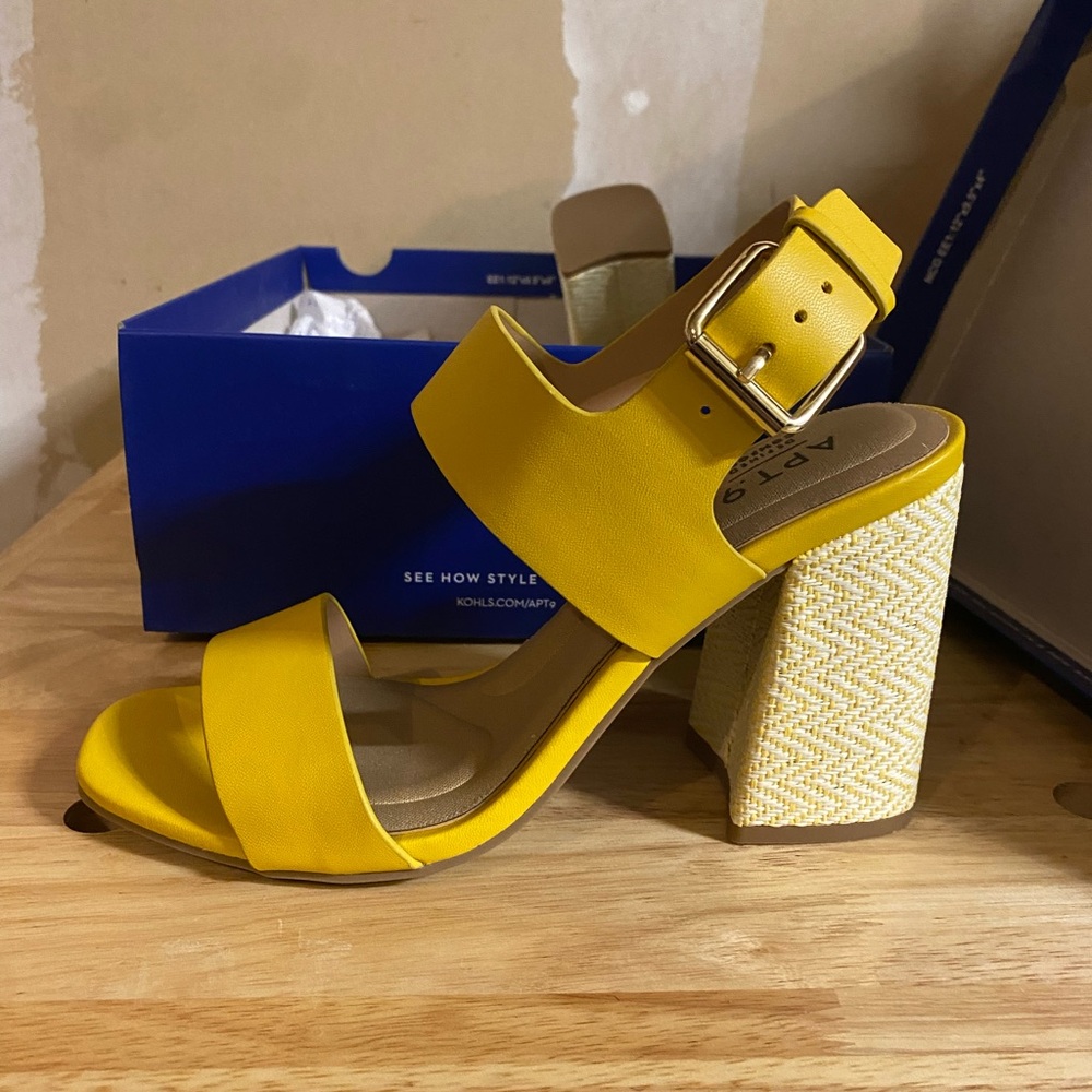 Apt. 9 NIB Women’s Kiwi Block Heel Sandals SZ 7